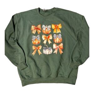 "Forest Green Crewneck with Pumpkins & Bows - Cozy Fall Vibes"